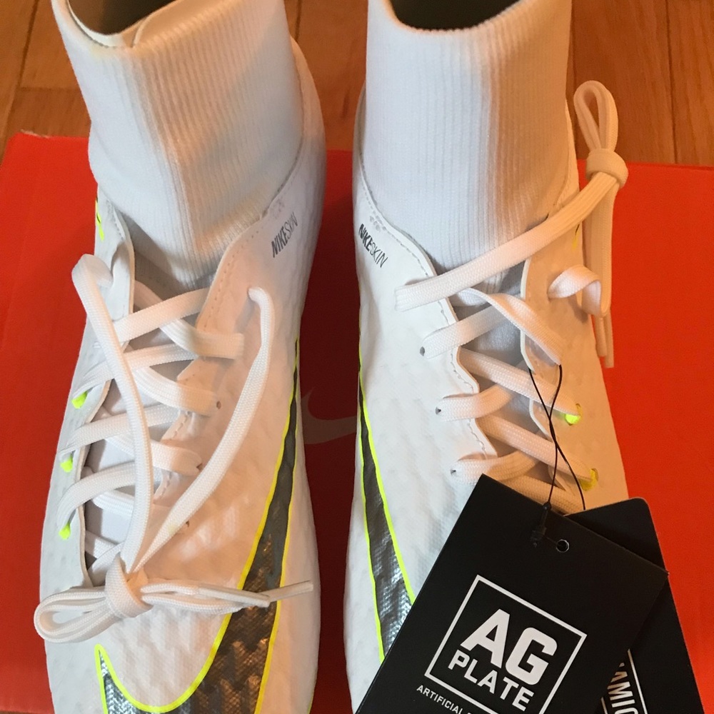 Nike soccer cleats Phantom 3 Academy